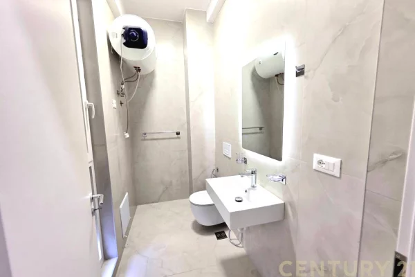 Shtepi me qera Vila Luksoze ne Tirane, 3+1, Mobilimi E mobiluar, Pagesa 1,500  Euro.