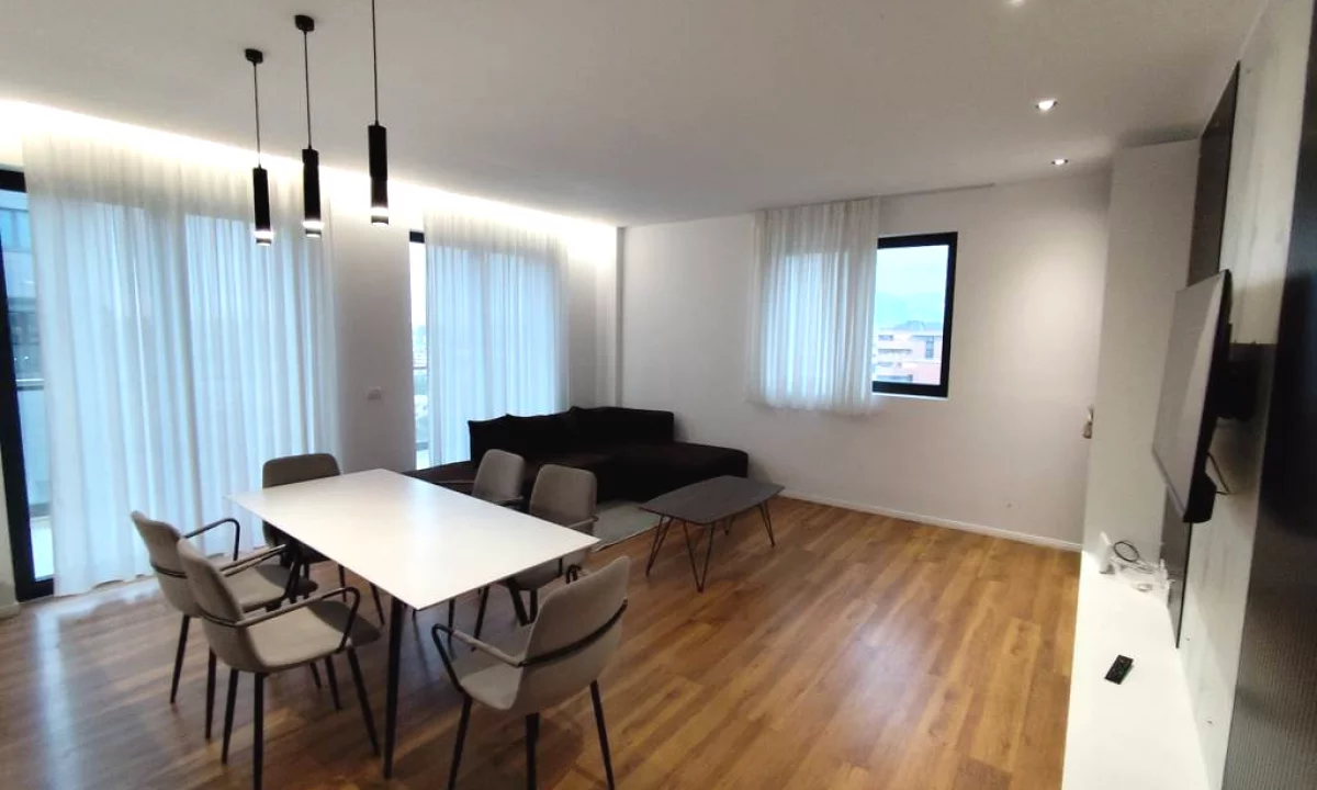 Shtepi me qera Apartament ne Tirane, 3+1, Mobilimi E mobiluar, Pagesa 1,000  Euro.