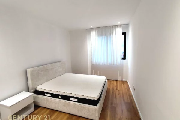 Shtepi me qera Apartament ne Tirane, 3+1, Mobilimi E mobiluar, Pagesa 1,000  Euro.