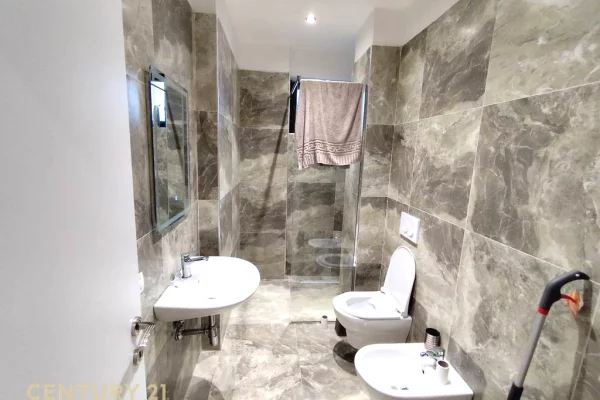 Shtepi me qera Apartament ne Tirane, 3+1, Mobilimi E mobiluar, Pagesa 1,000  Euro.