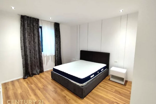 Shtepi me qera Apartament ne Tirane, 3+1, Mobilimi E mobiluar, Pagesa 1,000  Euro.