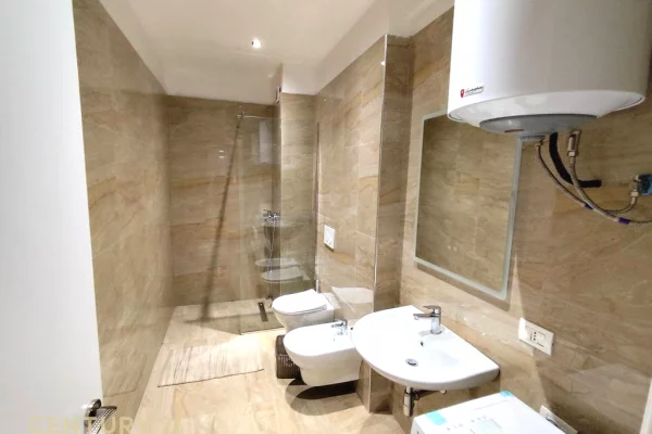 Shtepi me qera Apartament ne Tirane, 3+1, Mobilimi E mobiluar, Pagesa 1,000  Euro.