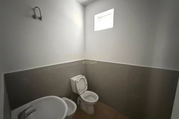 JEPET ME QERA AMBIENT KOMERCIAL 418 M2 PRANE SHKOLLES NIKET DARDANI !!