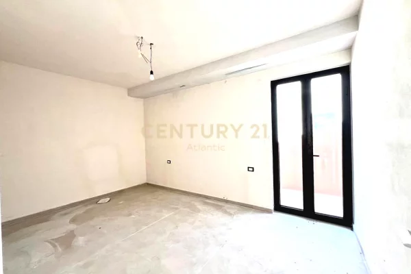 Shtepi ne shitje Vila Luksoze ne Durres, 4+1, Mobilimi Bosh, pa mobiluar, Pagesa 500,000  Euro.