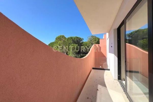 Shtepi ne shitje Vila Luksoze ne Durres, 4+1, Mobilimi Bosh, pa mobiluar, Pagesa 500,000  Euro.