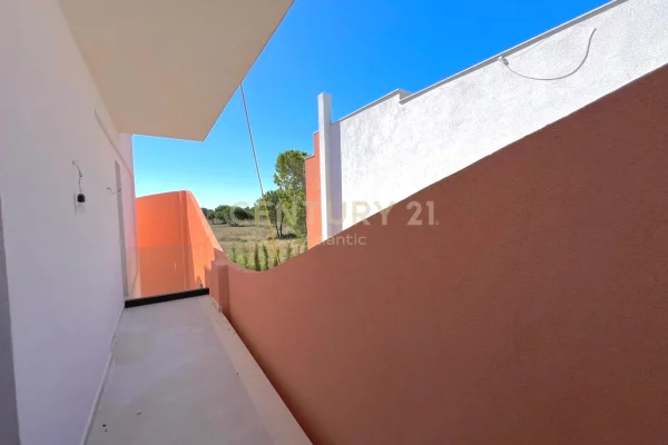 Shtepi ne shitje Vila Luksoze ne Durres, 4+1, Mobilimi Bosh, pa mobiluar, Pagesa 500,000  Euro.