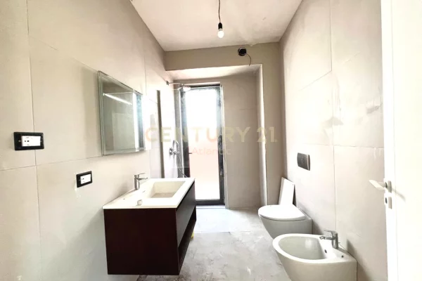 Shtepi ne shitje Vila Luksoze ne Durres, 4+1, Mobilimi Bosh, pa mobiluar, Pagesa 500,000  Euro.