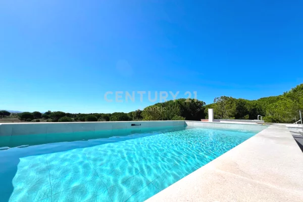 Shtepi ne shitje Vila Luksoze ne Durres, 4+1, Mobilimi Bosh, pa mobiluar, Pagesa 500,000  Euro.