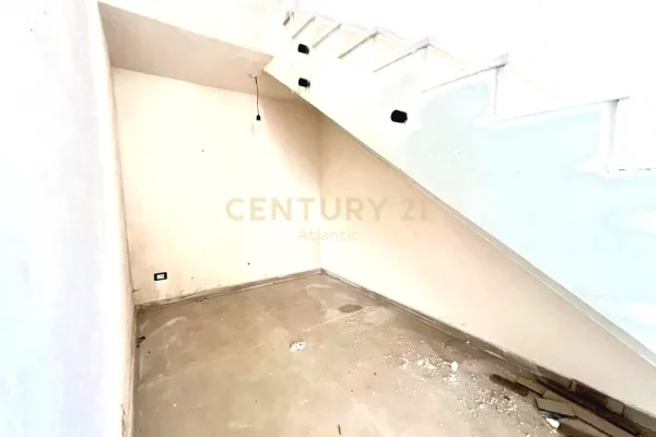 Shtepi ne shitje Vila Luksoze ne Durres, 4+1, Mobilimi Bosh, pa mobiluar, Pagesa 500,000  Euro.