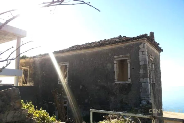 Shtepi ne shitje Apartament ne Himare, 1+1, Mobilimi Bosh, pa mobiluar, Pagesa 140,000  Euro.