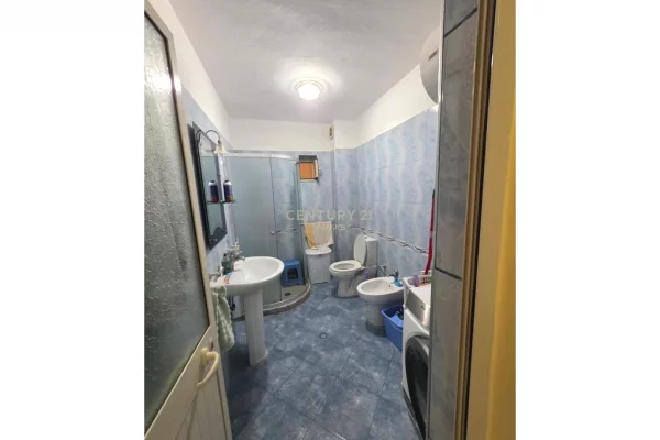 Shtepi ne shitje Apartament ne Tirane, 2+1, Mobilimi Pjeserisht e mobiluar, Pagesa 120,000  Euro.