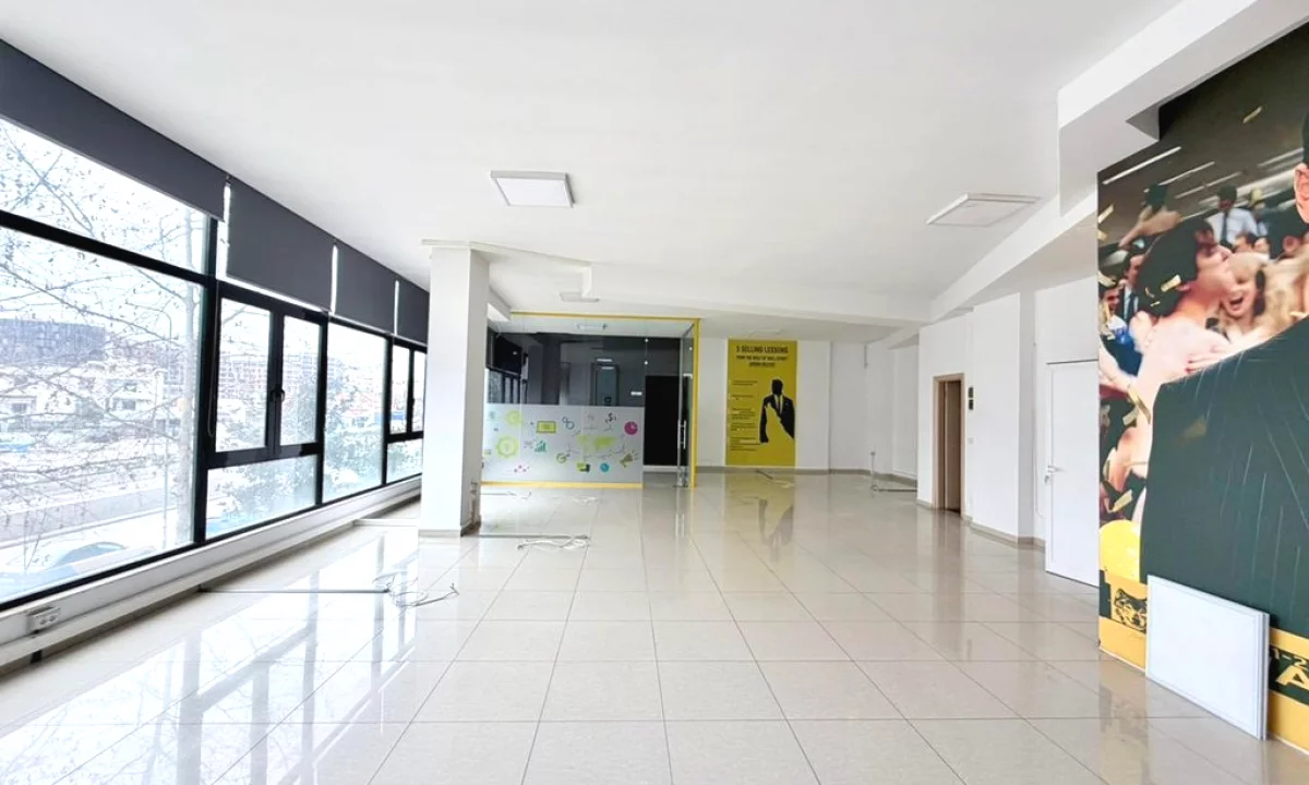 Ambient komercial per Qera