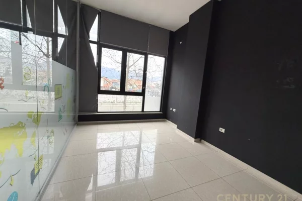 Ambient komercial per Qera