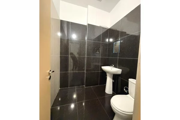 Ambient komercial per Qera