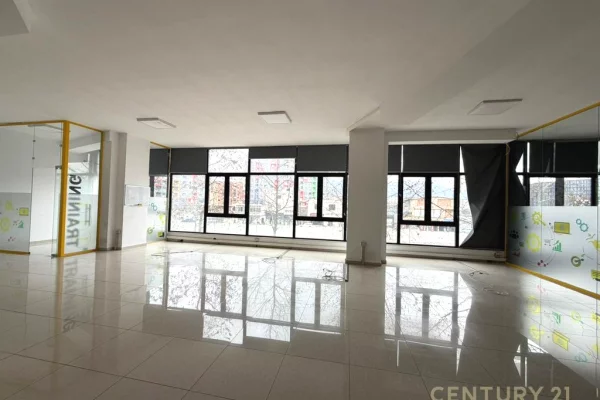 Ambient komercial per Qera