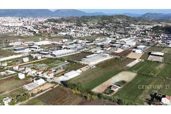 Truall ose Toke  ne Tirane - 470,000 Euro