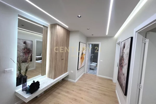 Shtepi ne shitje Apartament ne Tirane, 2+1, Mobilimi E mobiluar, Pagesa 301,000  Euro.