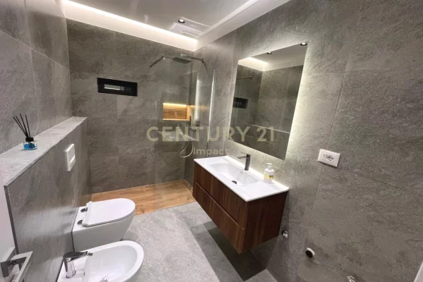 Shtepi ne shitje Apartament ne Tirane, 2+1, Mobilimi E mobiluar, Pagesa 301,000  Euro.