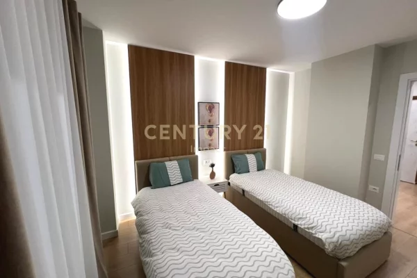 Shtepi ne shitje Apartament ne Tirane, 2+1, Mobilimi E mobiluar, Pagesa 301,000  Euro.