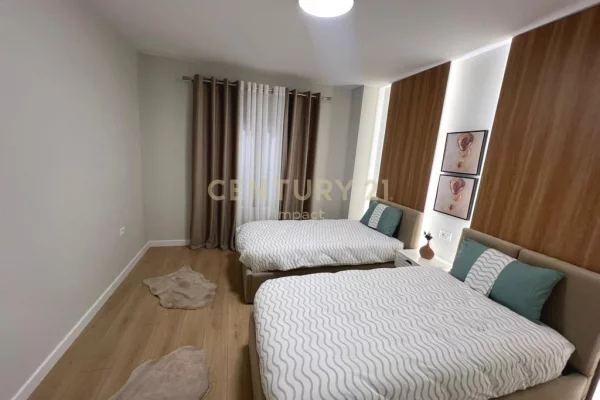 Shtepi ne shitje Apartament ne Tirane, 2+1, Mobilimi E mobiluar, Pagesa 301,000  Euro.
