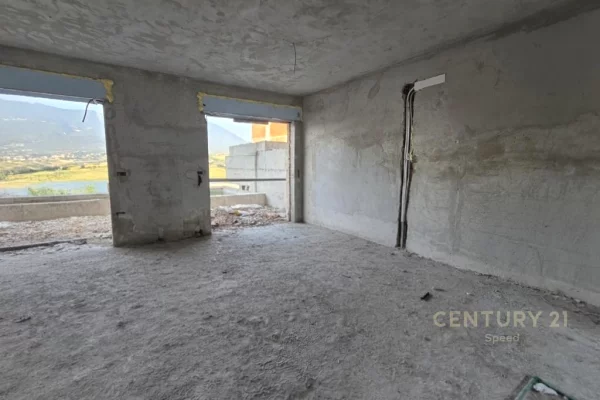 Shtepi ne shitje Vila Luksoze ne Tirane, 3+1, Mobilimi Bosh, pa mobiluar, Pagesa 450,000  Euro.