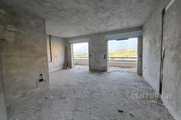 Shtepi ne shitje Vila Luksoze ne Tirane, 3+1, Mobilimi Bosh, pa mobiluar, Pagesa 450,000  Euro.