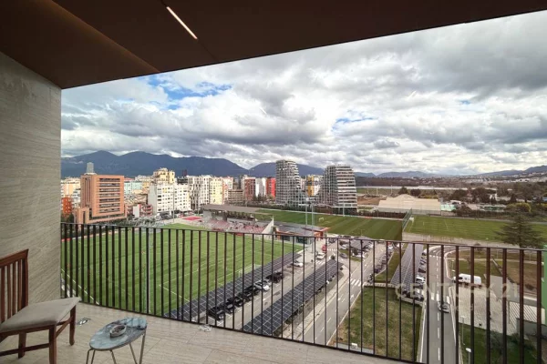 Ofrojmë apartament 2+1+2 me post parkimi, tek Altana Luxury Residencem e pamje nga Kompleksi Dinamo!