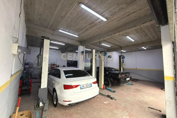 Ambient biznesi me qera 4+1 ne Tirane - 900 Euro