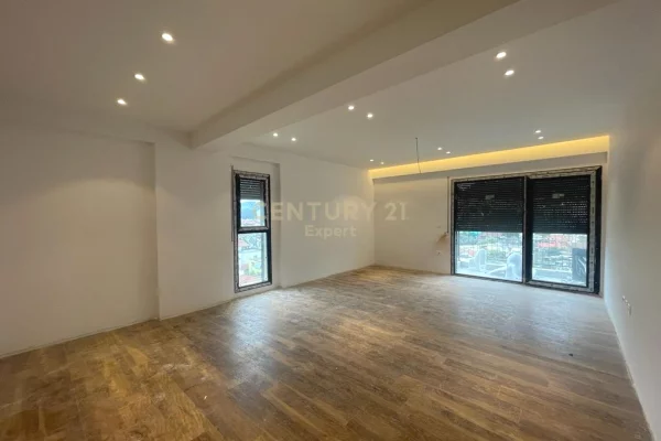 Shtepi ne shitje Apartament ne Tirane, 2+1, Mobilimi Bosh, pa mobiluar, Pagesa 183,600  Euro.
