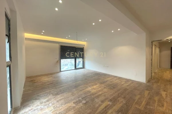 Shtepi ne shitje Apartament ne Tirane, 2+1, Mobilimi Bosh, pa mobiluar, Pagesa 183,600  Euro.