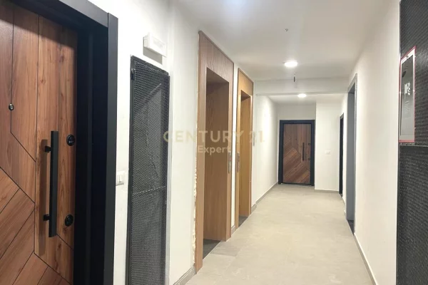 Shtepi ne shitje Apartament ne Tirane, 2+1, Mobilimi Bosh, pa mobiluar, Pagesa 183,600  Euro.