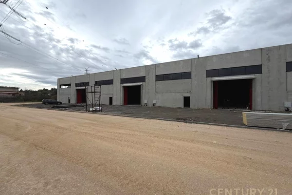 Ambient biznesi me qera 4+1 ne Tirane - 5,400 Euro