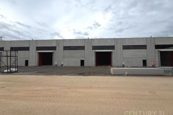 Ambient biznesi me qera 4+1 ne Tirane - 5,400 Euro