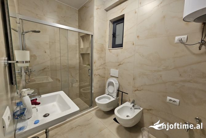 Shtepi me qera Apartament ne Tirane, 2+1, Mobilimi Pjeserisht e mobiluar, Pagesa 700  Euro.
