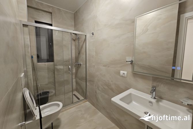 Shtepi me qera 2+1 ne Tirane - 700 Euro