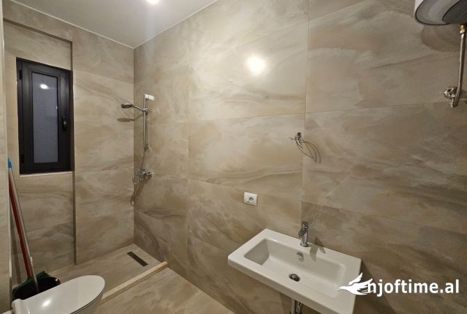 Shtepi me qera Apartament ne Tirane, 2+1, Mobilimi Pjeserisht e mobiluar, Pagesa 700  Euro.