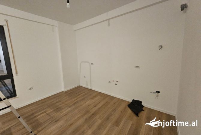 Shtepi me qera Apartament ne Tirane, 2+1, Mobilimi Pjeserisht e mobiluar, Pagesa 700  Euro.