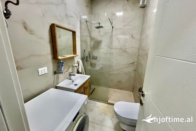 Shtepi me qera Apartament ne Tirane, 2+1, Mobilimi E mobiluar, Pagesa 700  Euro.