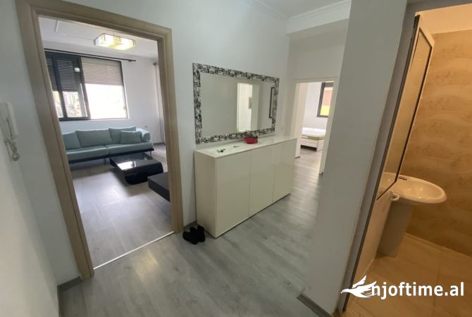 Shtepi me qera Apartament ne Tirane, 2+1, Mobilimi E mobiluar, Pagesa 700  Euro.