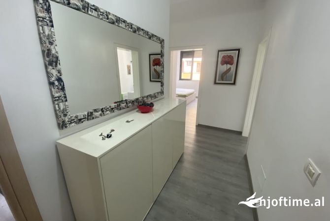Shtepi me qera Apartament ne Tirane, 2+1, Mobilimi E mobiluar, Pagesa 700  Euro.