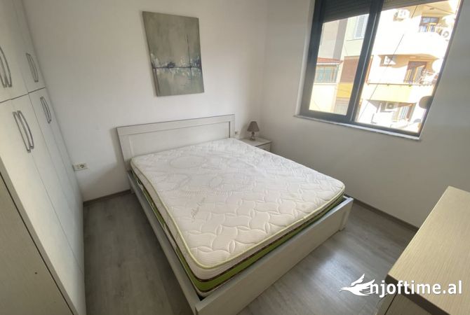 Shtepi me qera Apartament ne Tirane, 2+1, Mobilimi E mobiluar, Pagesa 700  Euro.