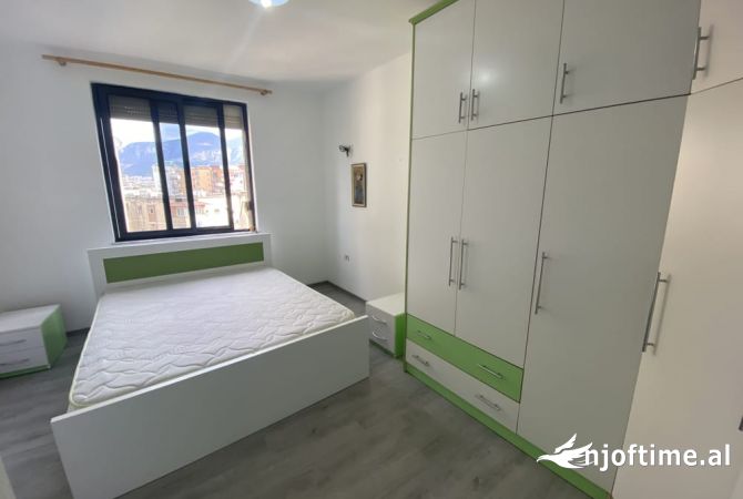 Shtepi me qera Apartament ne Tirane, 2+1, Mobilimi E mobiluar, Pagesa 700  Euro.