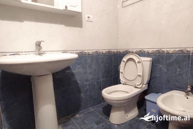 Shtepi me qera Apartament ne Tirane, 1+1, Mobilimi E mobiluar, Pagesa 600  Euro.