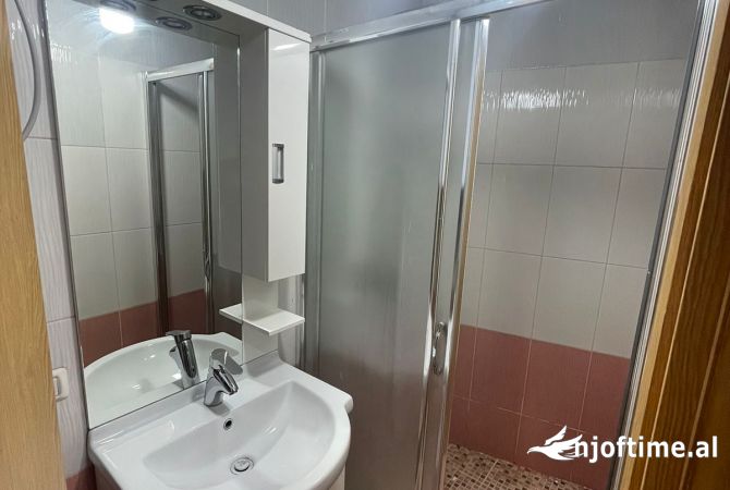 Shtepi me qera Apartament ne Tirane, 2+1, Mobilimi E mobiluar, Pagesa 650  Euro.