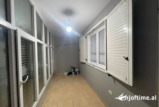 Shtepi me qera Apartament ne Tirane, 2+1, Mobilimi E mobiluar, Pagesa 650  Euro.