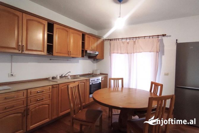 Shtepi me qera Apartament ne Tirane, 1+1, Mobilimi E mobiluar, Pagesa 550  Euro.