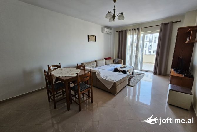 Shtepi ne shitje Apartament ne Tirane, 2+1, Mobilimi E mobiluar, Pagesa 160,000  Euro.
