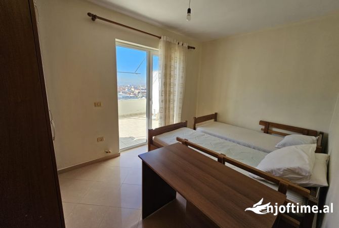 Shtepi ne shitje Apartament ne Tirane, 2+1, Mobilimi E mobiluar, Pagesa 160,000  Euro.