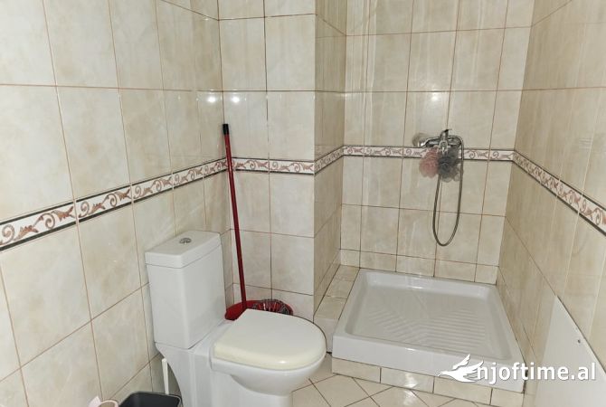 Shtepi ne shitje Apartament ne Tirane, 2+1, Mobilimi E mobiluar, Pagesa 160,000  Euro.