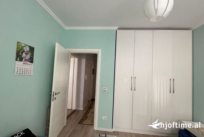 Shtepi ne shitje Apartament ne Tirane, 3+1, Mobilimi E mobiluar, Pagesa 215,000  Euro.